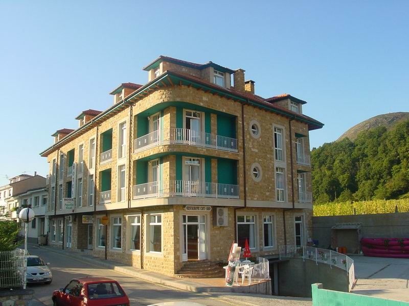 Hotel Águila Real Onís Exteriér fotografie